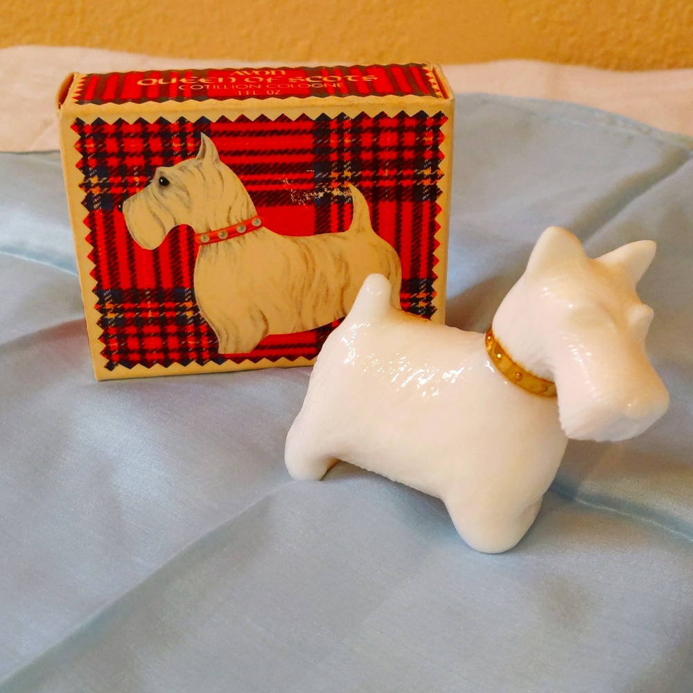 Vintage Avon Queen of Scots Milk Glassware